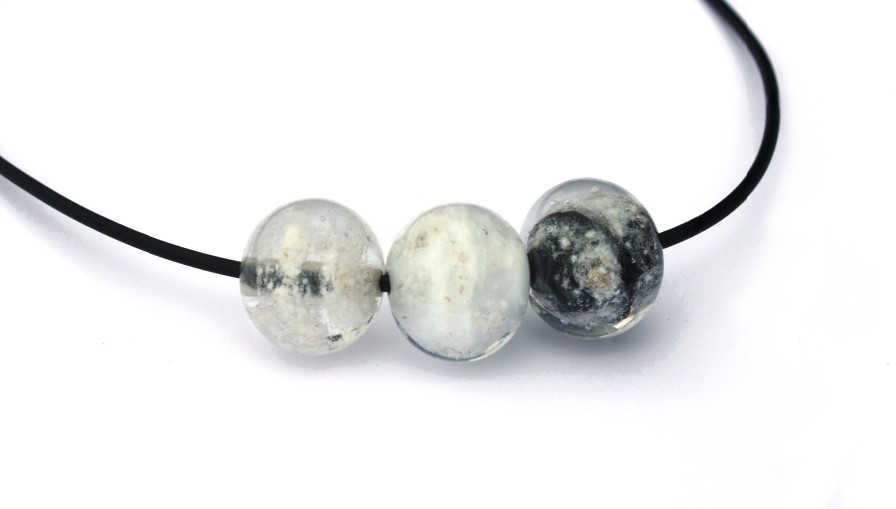 Ketting rubber met clear wit en zwarte as in glas kraal